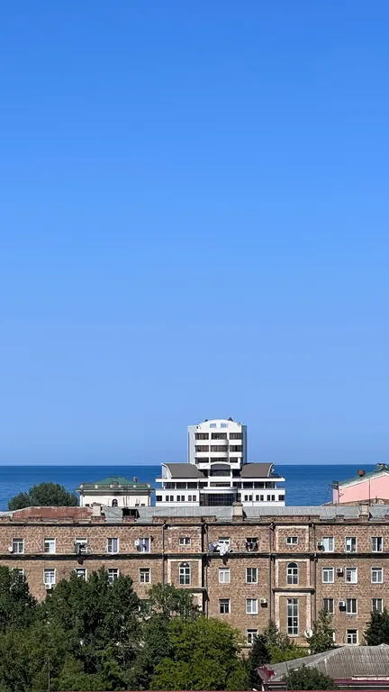 Красивая уютная квартира с видом на море и на горы