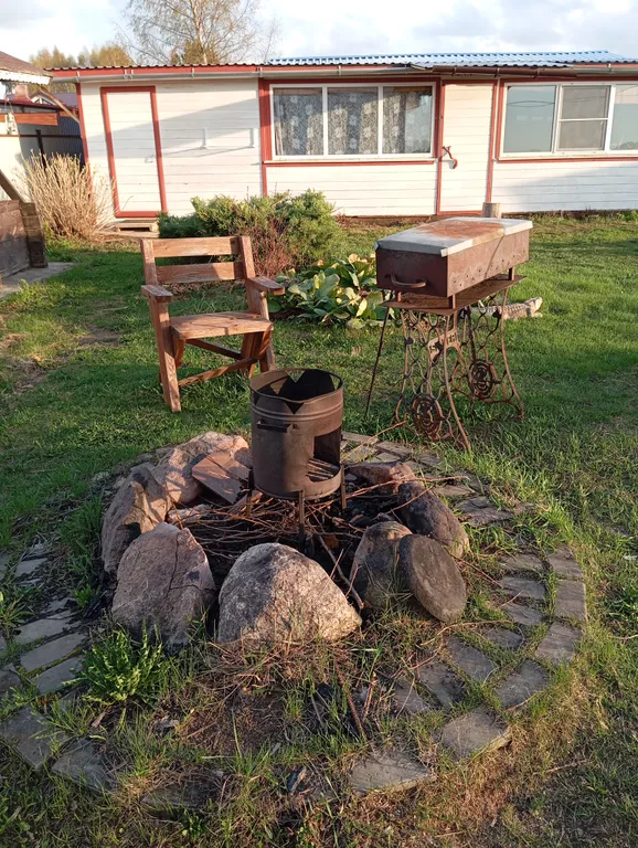 Домик с видом на затопленную колокольню