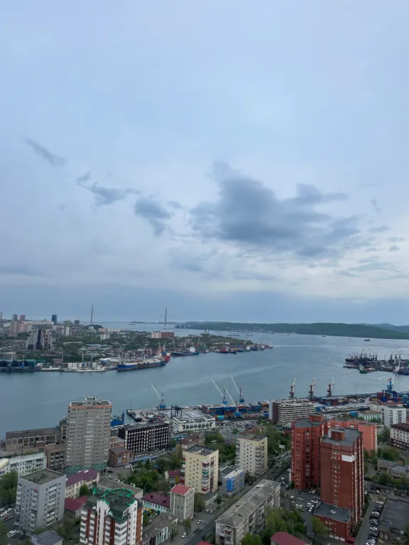 Уютная квартира в центре города на высоком этаже с видом на море