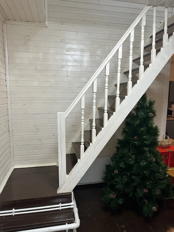 Уютный дом у леса и озера