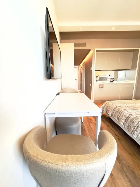 Alliance Palace, вид на старый город, море и горы