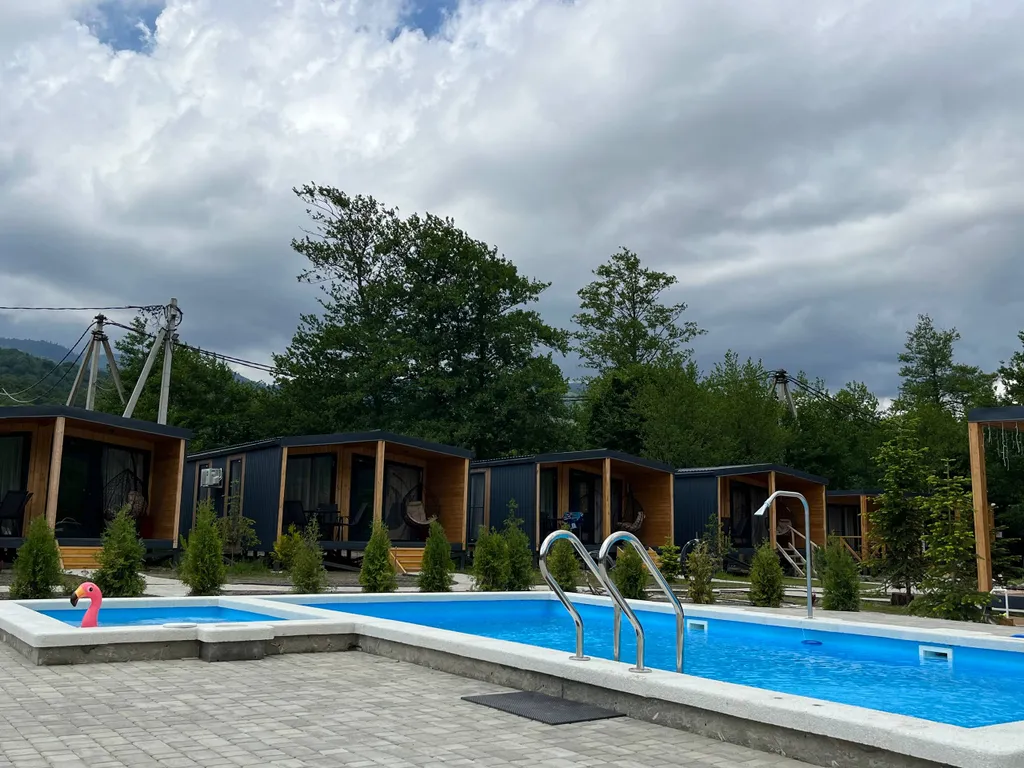 Уютный домик в горах с бассейном