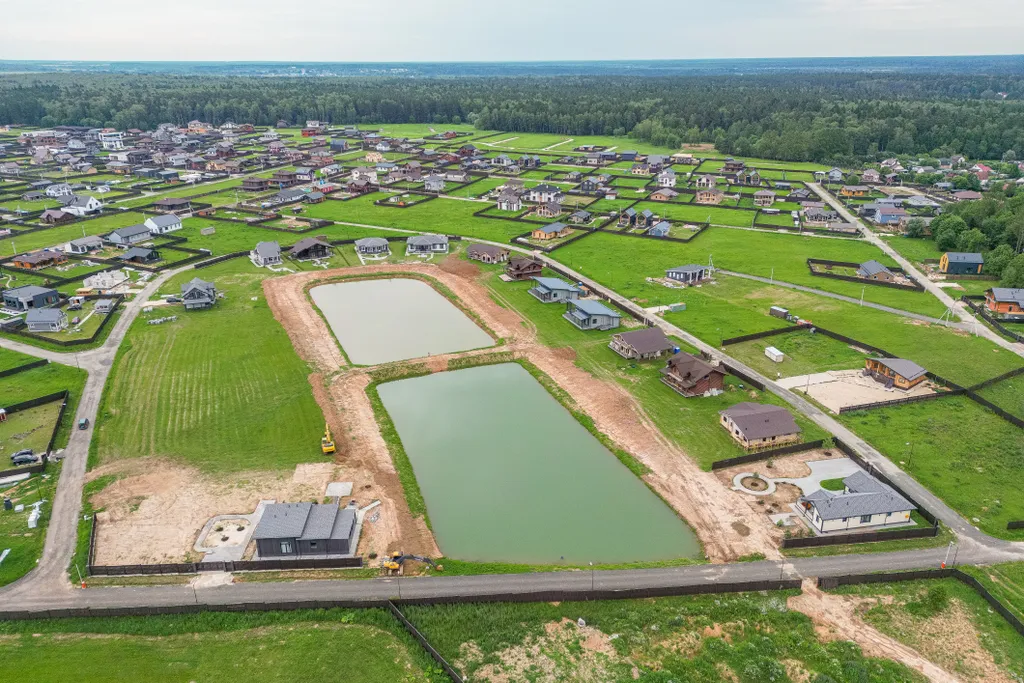 Современный дом с баней в лесу