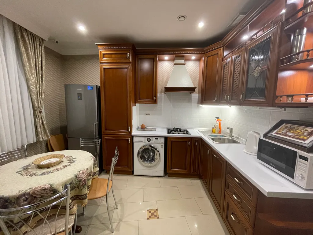 Уютный номер в центре, море - 600 метров