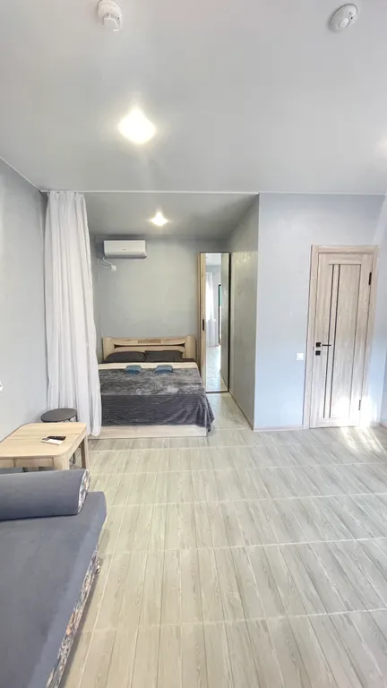 Квартира Уютный, просторный номер с общей кухней — аренда посуточно в Орджоникидзе