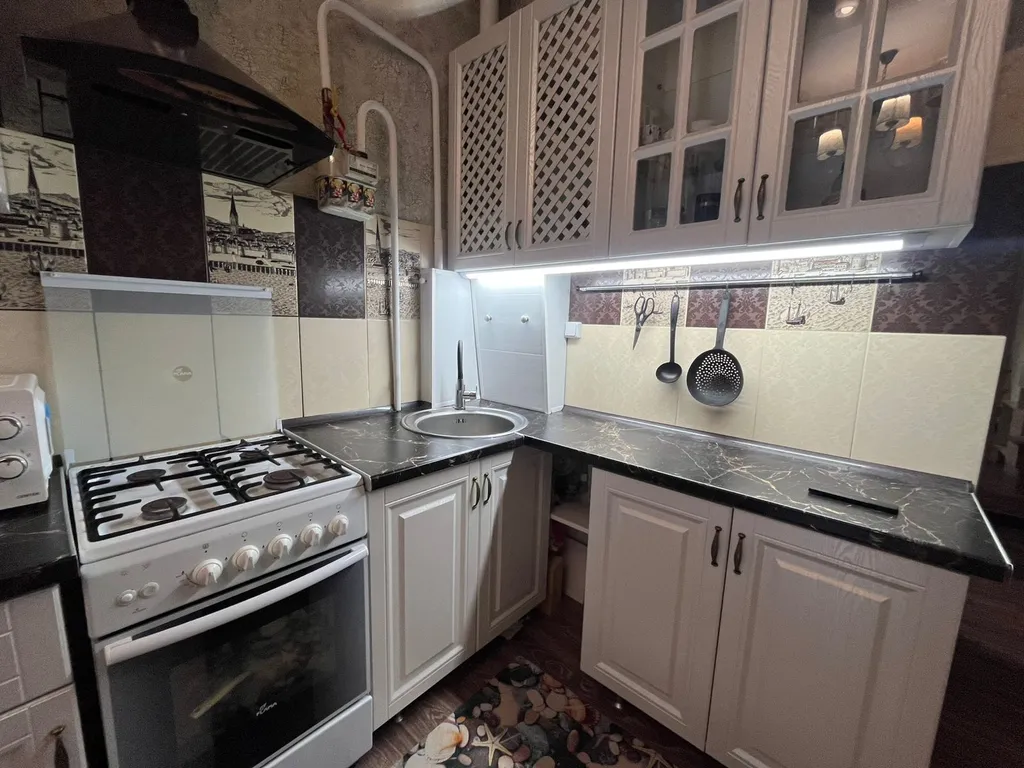 Терем с мансардой в дивном лесу у моря, с новым ремонтом и обстановкой