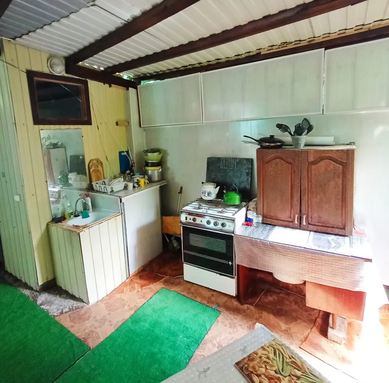 Домик на берегу реки