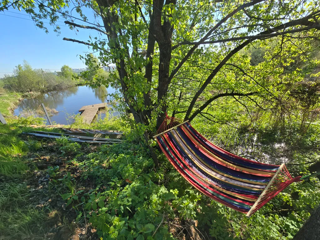 Дом у пруда