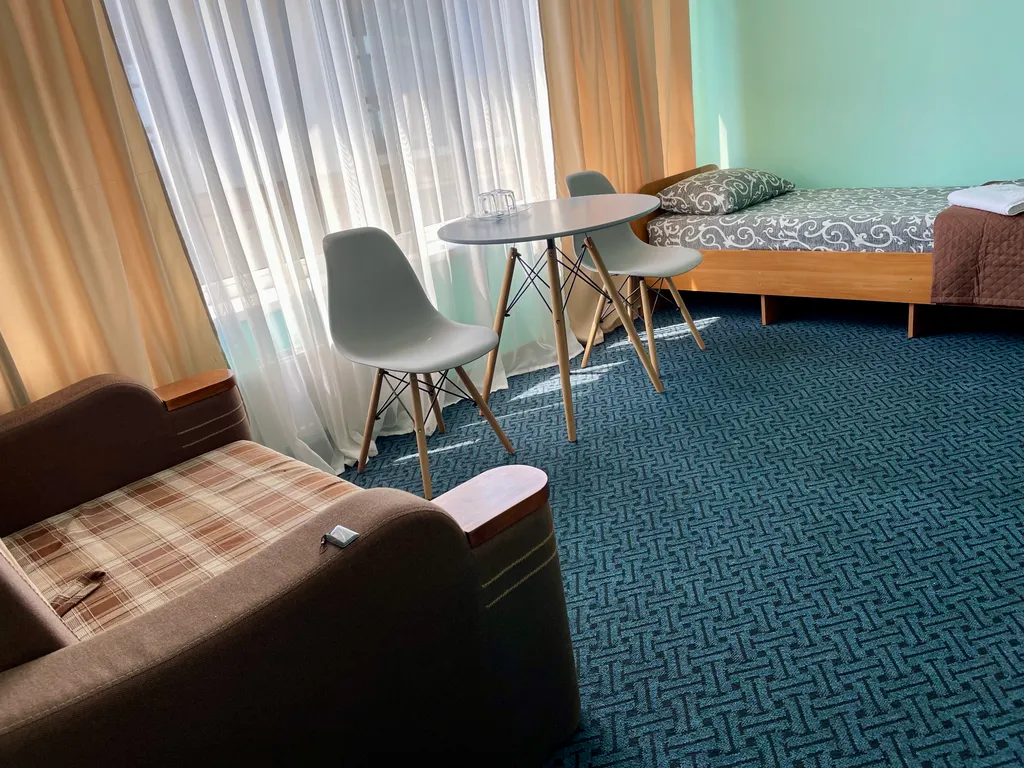 Просторный 4-х местный номер с двумя спальнями на 1-й линии