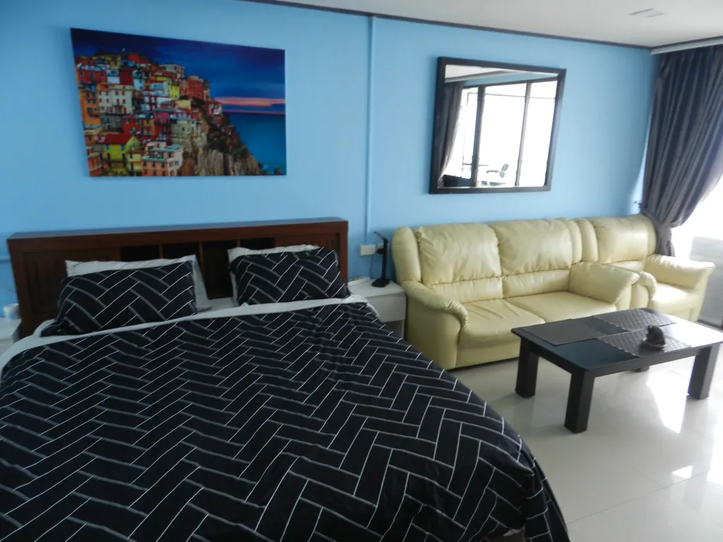 Студия с фронтальным видом на море