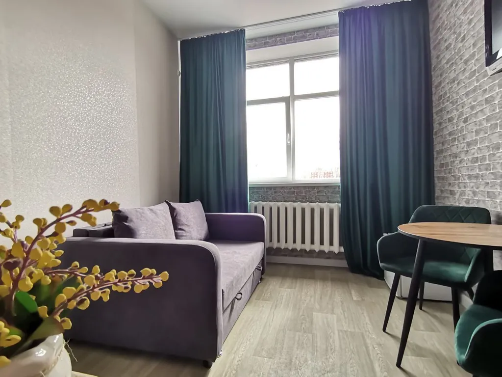 Студия с высокими потолками (3 метра) и чистым подъездом