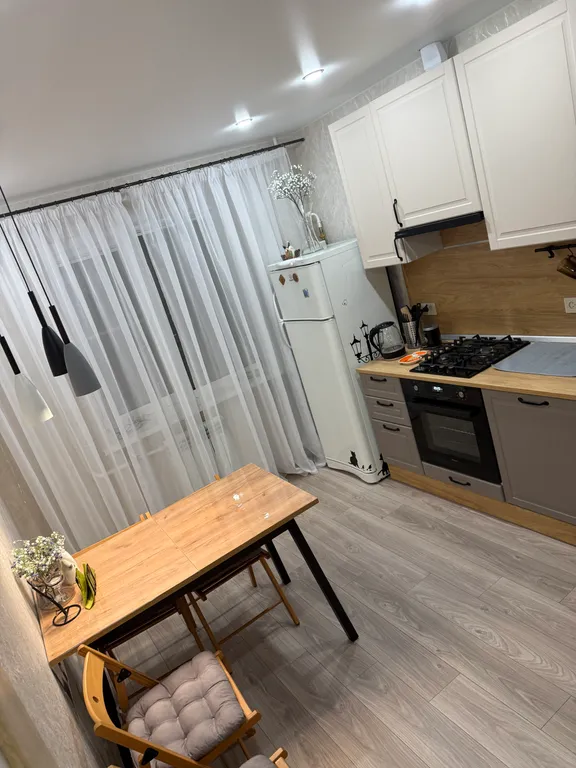 Уютная, светлая двухкомнатная квартира — аренда посуточно в Великий Новгород