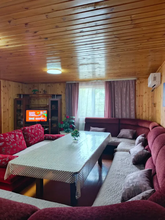 Дом коттедж в черте города