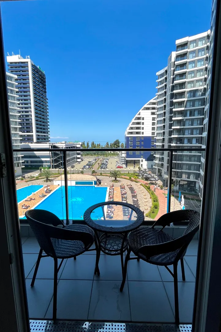 Вид с Вашего балкона на бассейн, парк и море
