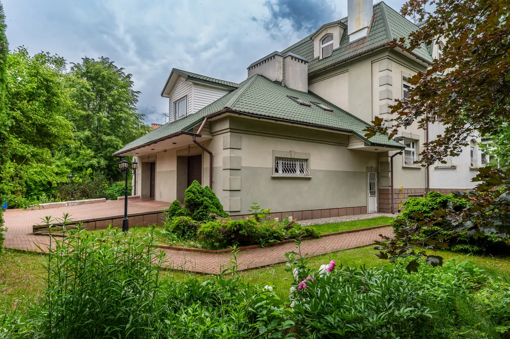 Коттедж с бассейном и сауной в Красногорске