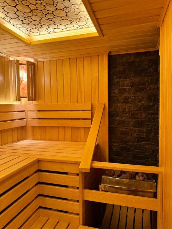 Дом с баней и бассейном