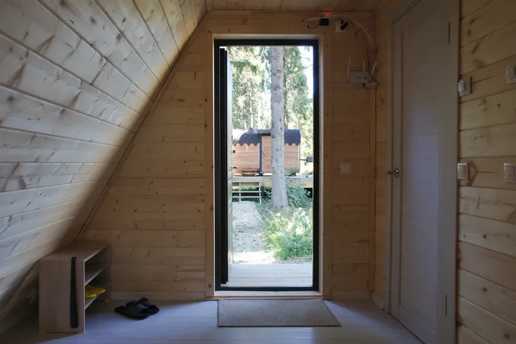 Домик с баней в лесу