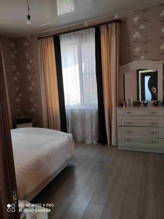 Просторный дом с райским садом на вершине холма с супер видами