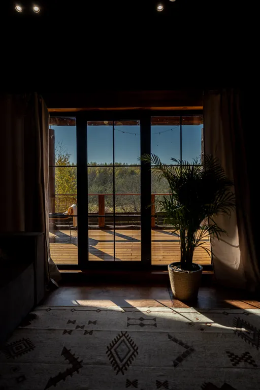 Сруб на окраине деревни