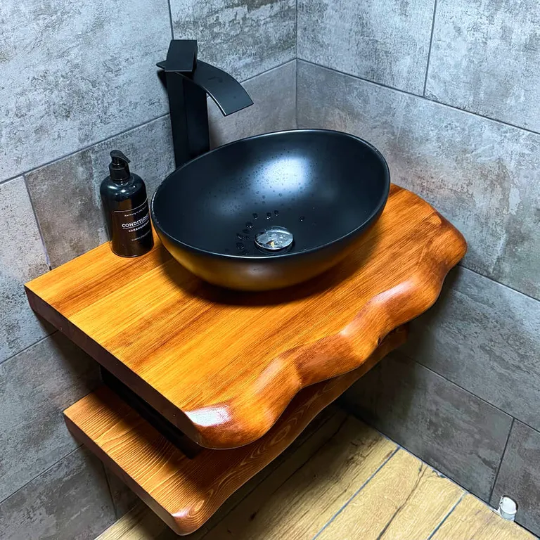 Большая студия с камином и русской печкой