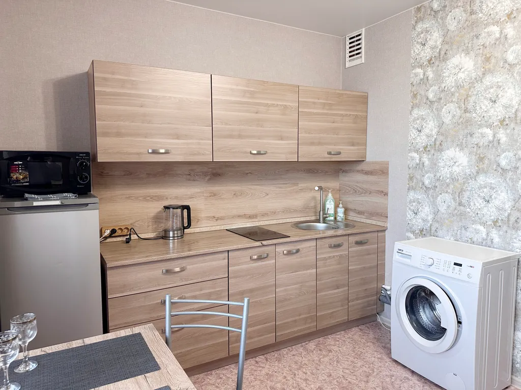 Кардиоцентр через дорогу