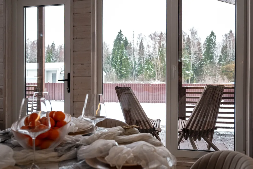 Новый стильный барнхаус с видом на лес