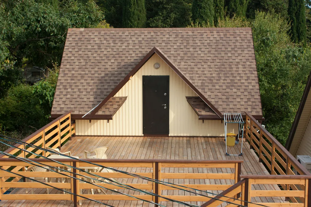 Номер кухонным уголком, просторной террасой и видом на море