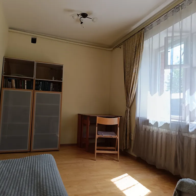 Вместительный, теплый дом на берегу реки Воря