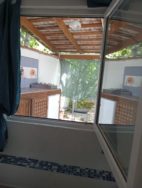 Отдельный трехместый домик с кухней -беседкой