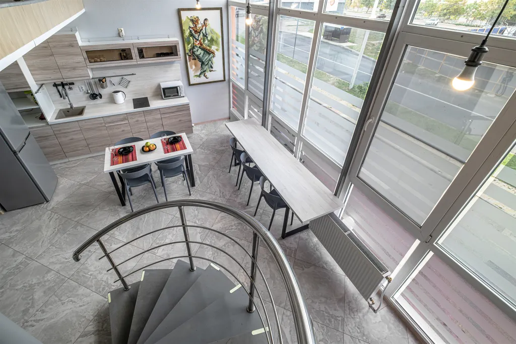 Просторная двухуровневая квартира с панорамой