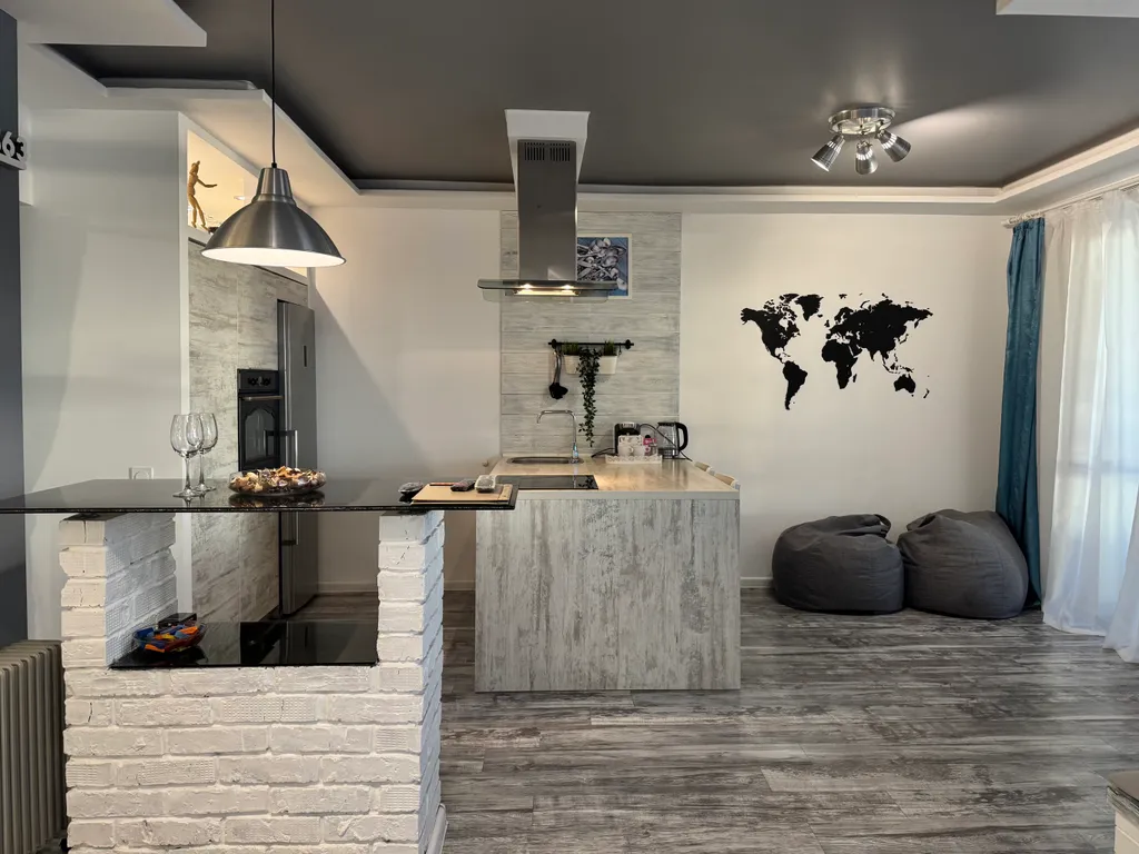 Квартира Платиновая с джакузи у окна и видом на Волгу