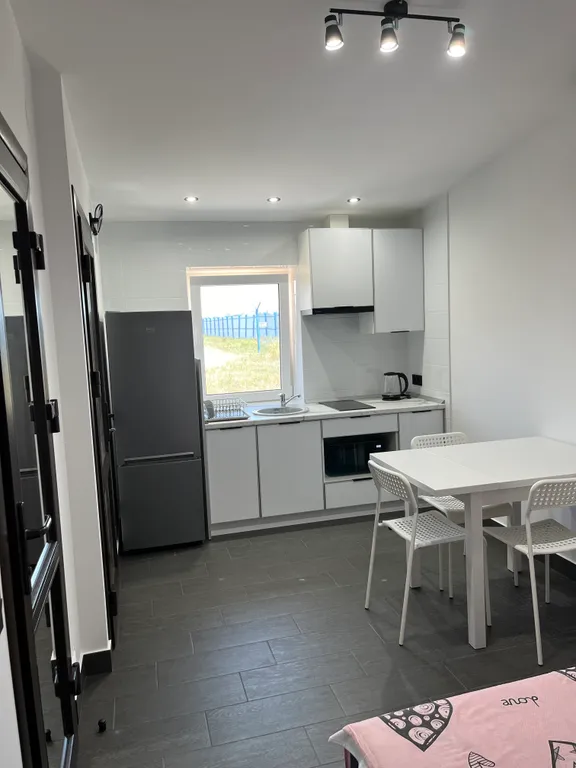 Эллинг на берегу моря