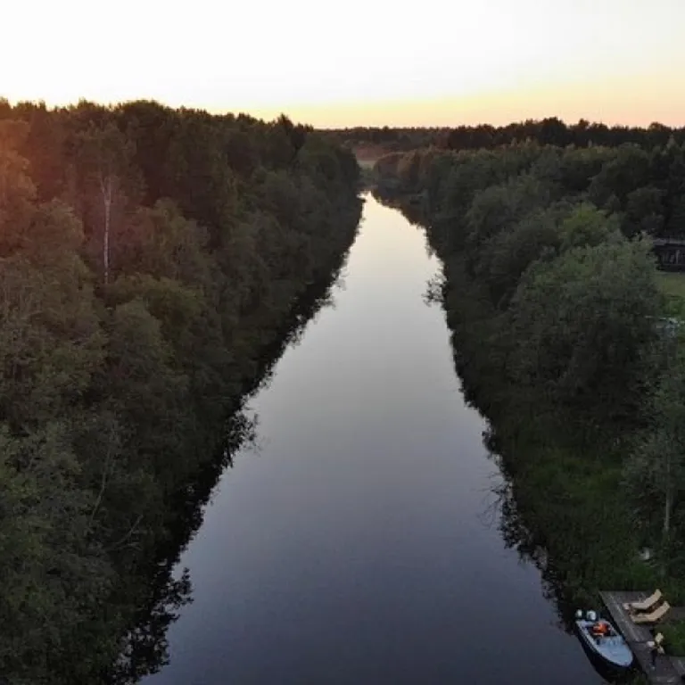 Коттедж Модульный коттедж на самом берегу реки — Ручьи