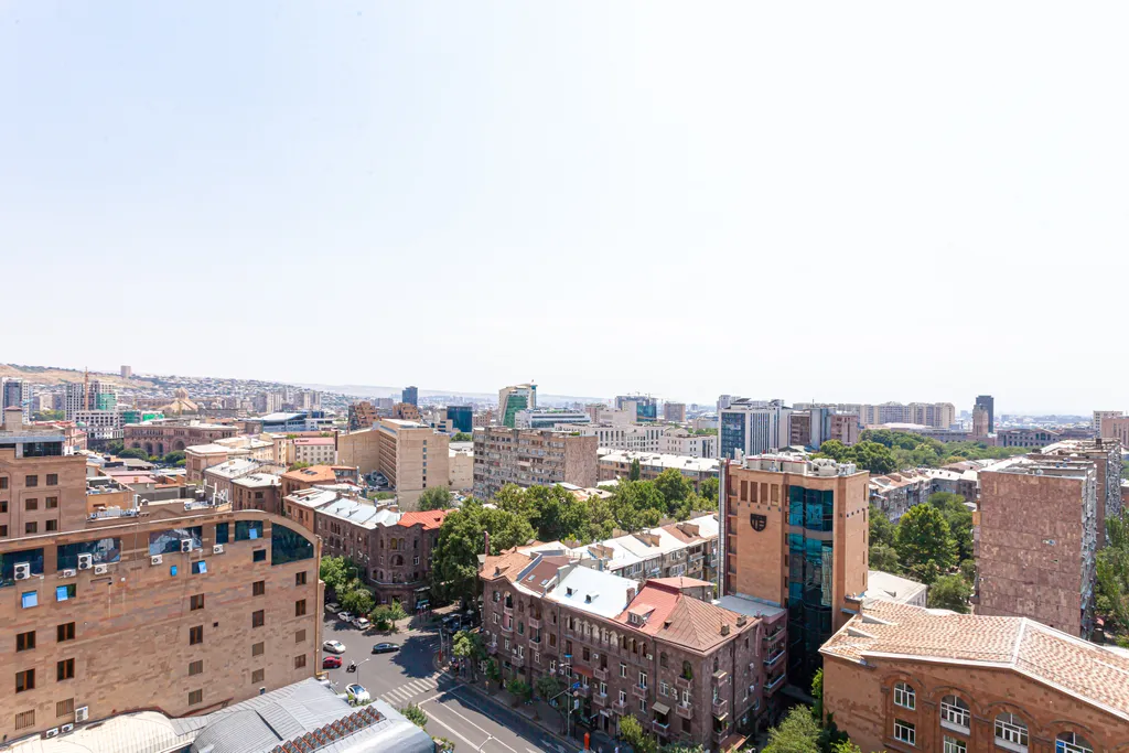 Просторная квартира в самом центре Еревана с балконом