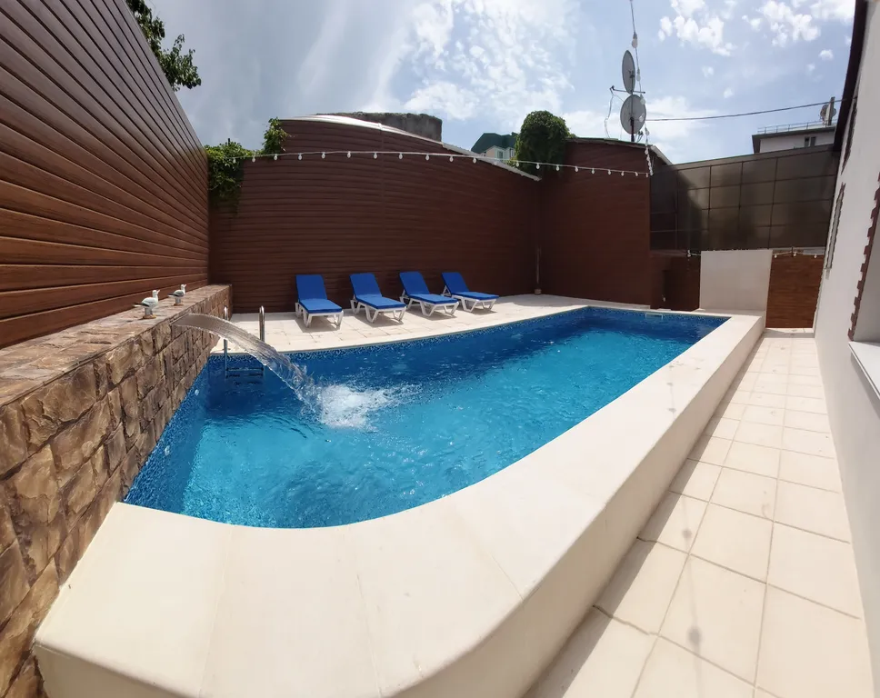 Коттедж Дом со своим тёплым бассейном — аренда посуточно в Феодосия