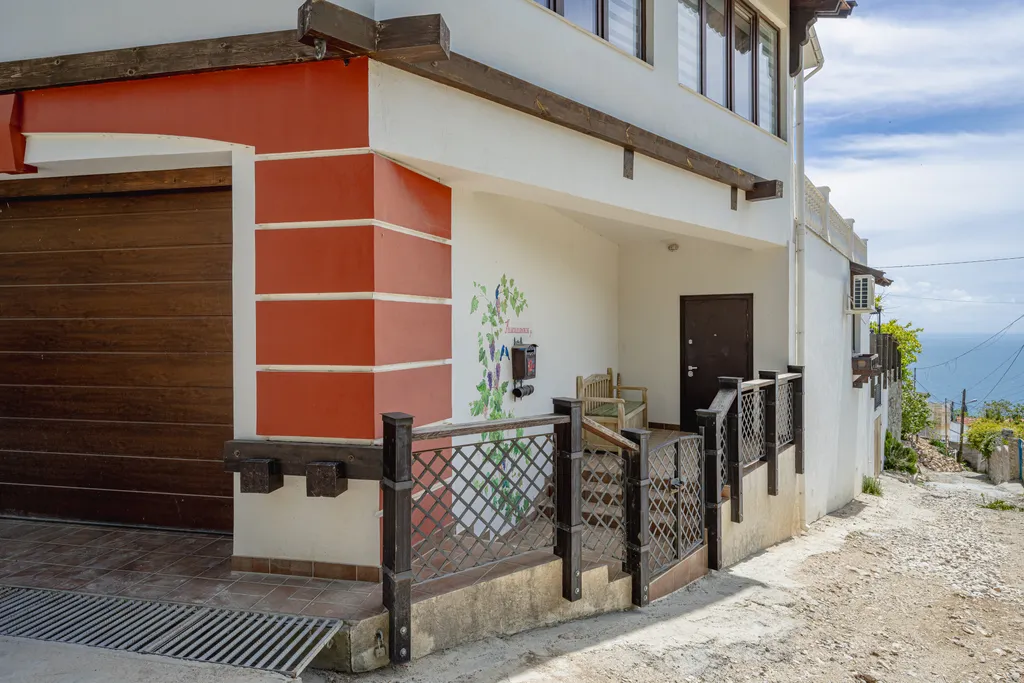 Красивый дом Азазель с сауной и с видом на море и горы