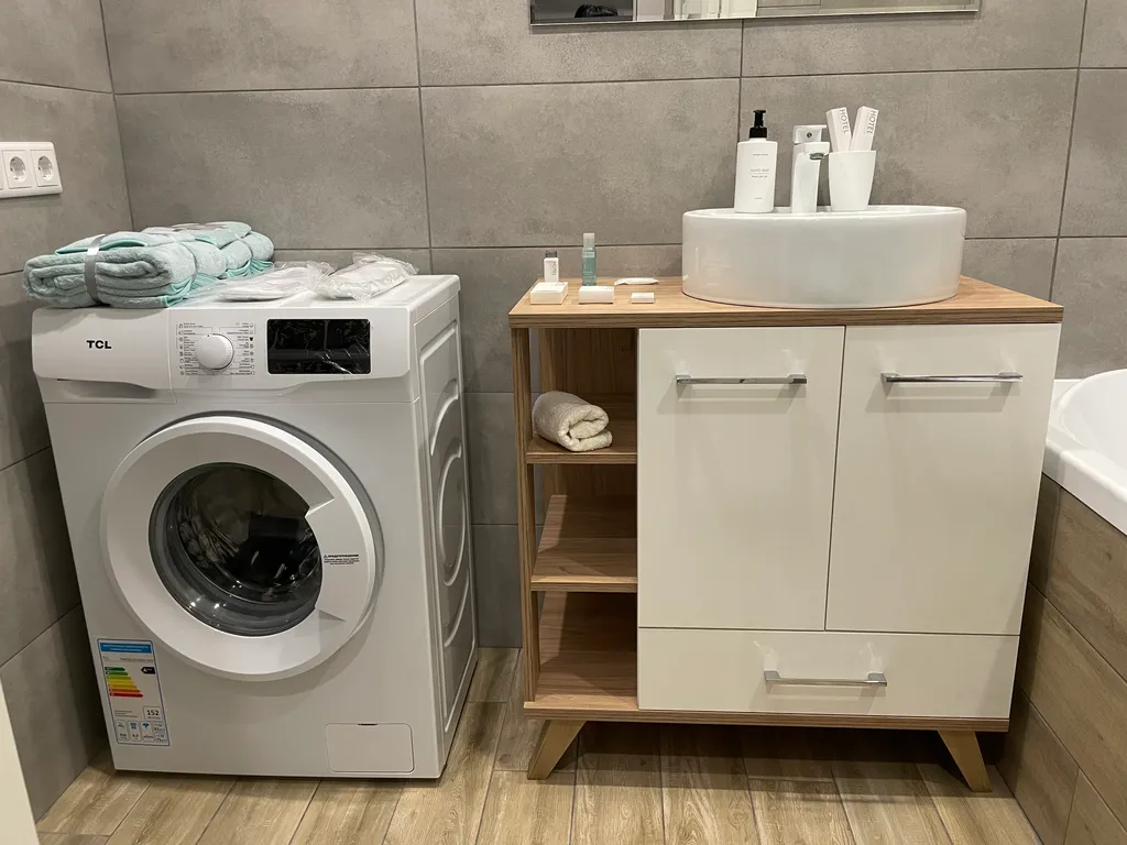 Новый дом, новая набережная, вид на Волгу центр академия