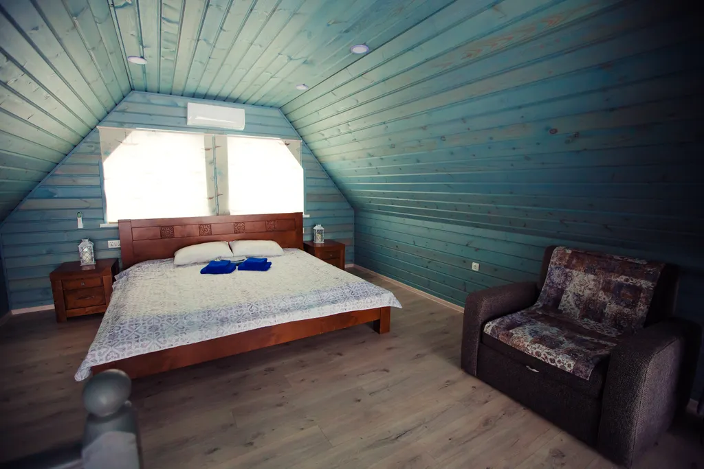 Панорамный коттедж в морском стиле с видом на озеро