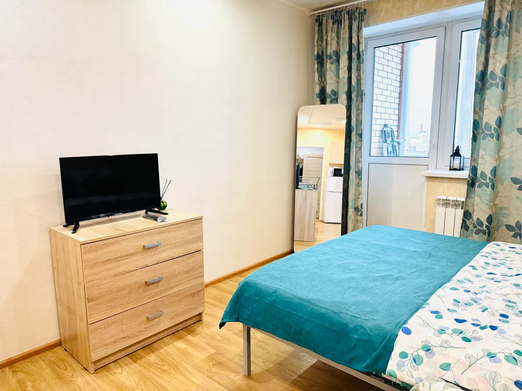 Студия с видом на город