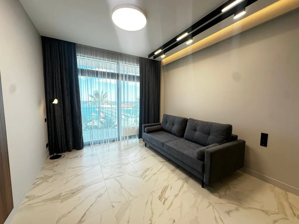 Просторная квартира с видом на море