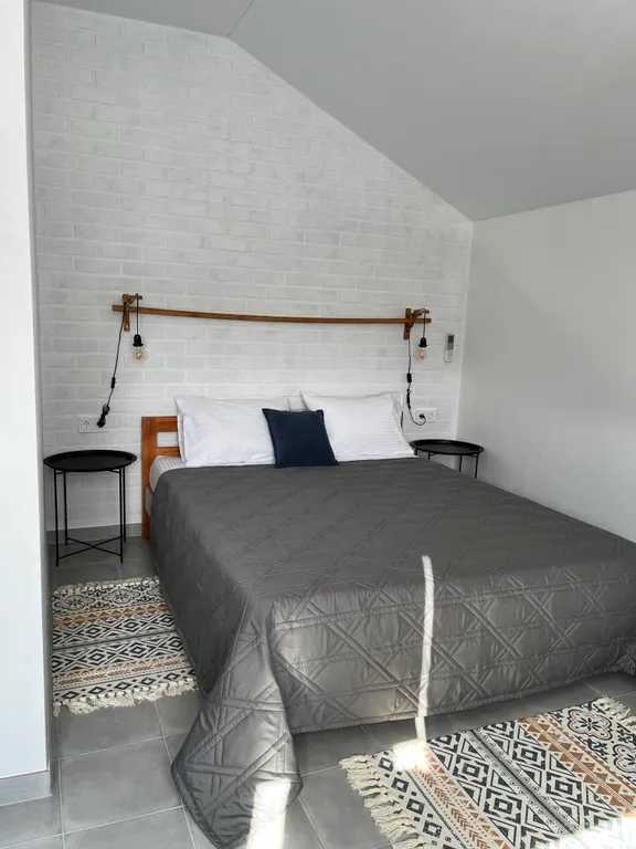 Уютный дом у моря с террасой, баней и теплым бассейном