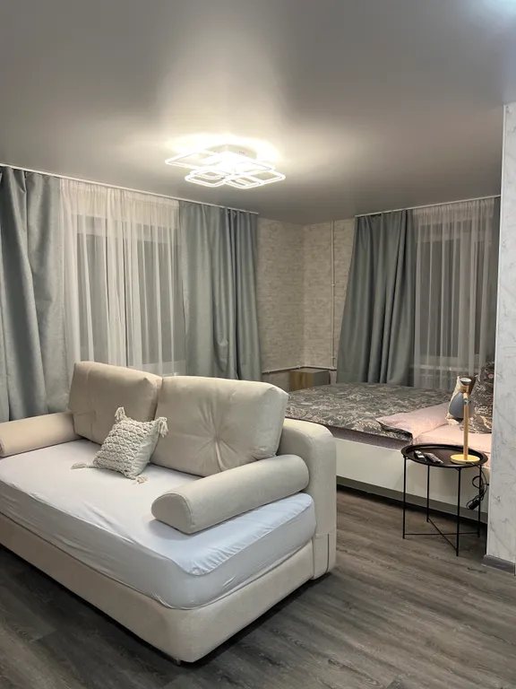 Солнечная 2 комнатная квартира в лучшем районе города