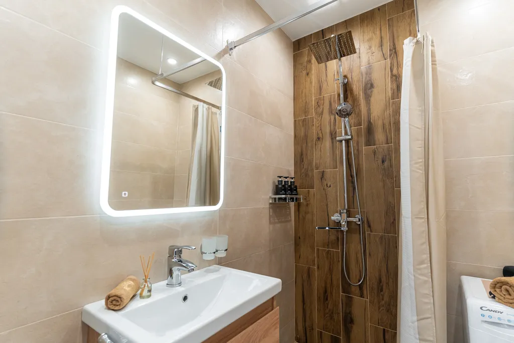 Стильная студия с потрясающим видом на море и город