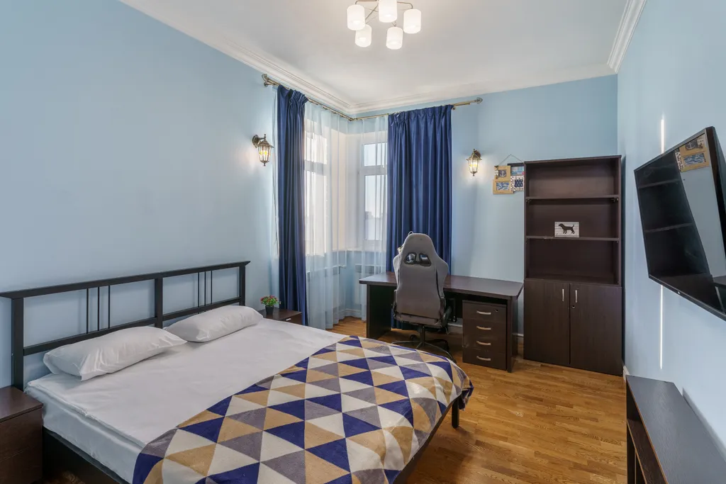 Трёхкомнатные апартаменты с сауной в центре