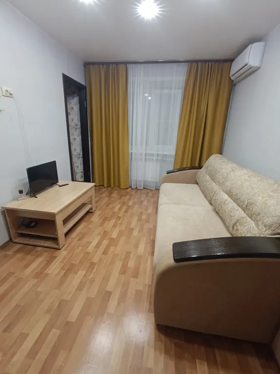 Уютная двухкомнатная квартира молодежного типа — аренда посуточно в Липецк