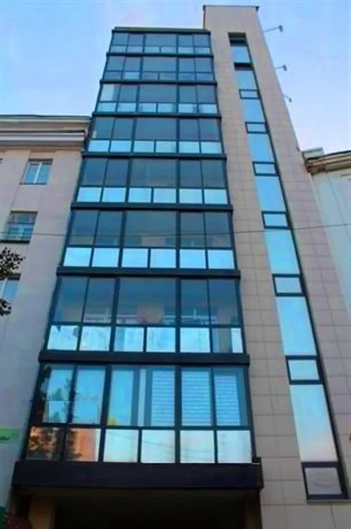 Просторная квартира с лоджией на площади Революции