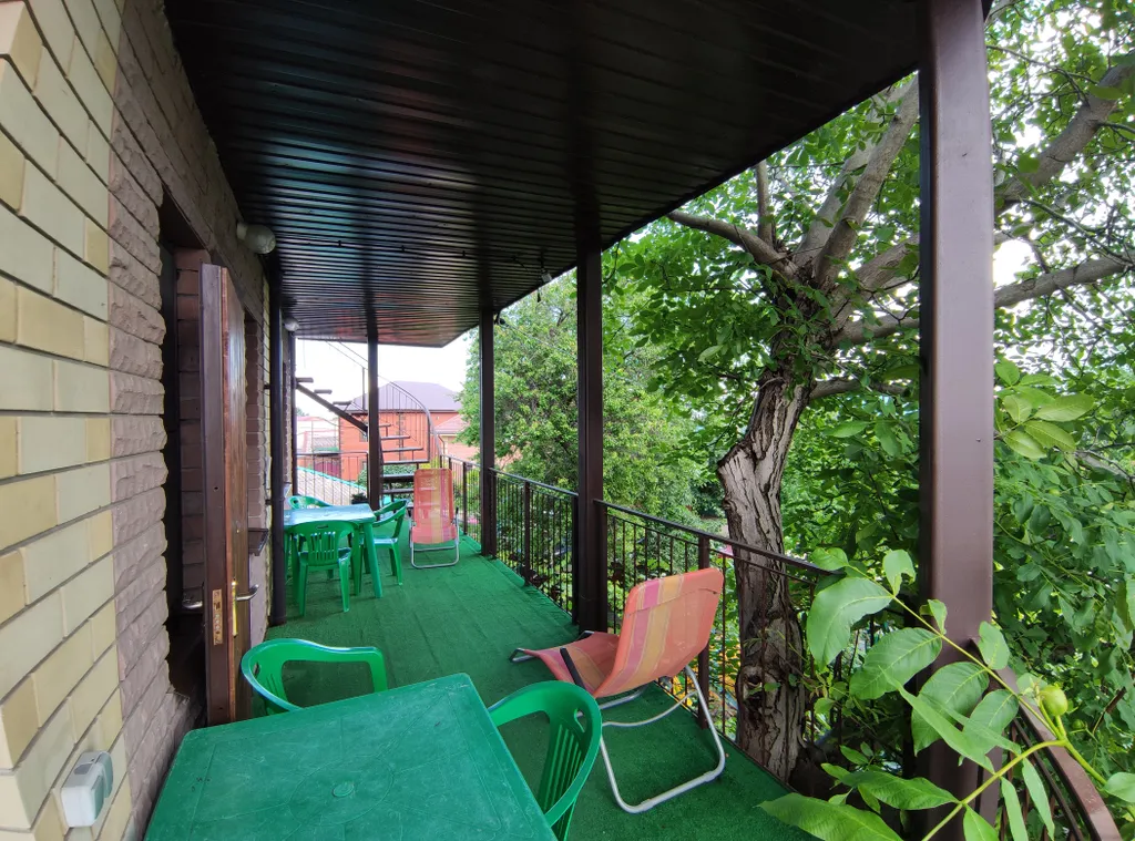 Уютный номер на 4-х человек с санузлом, большой террасой и кухней