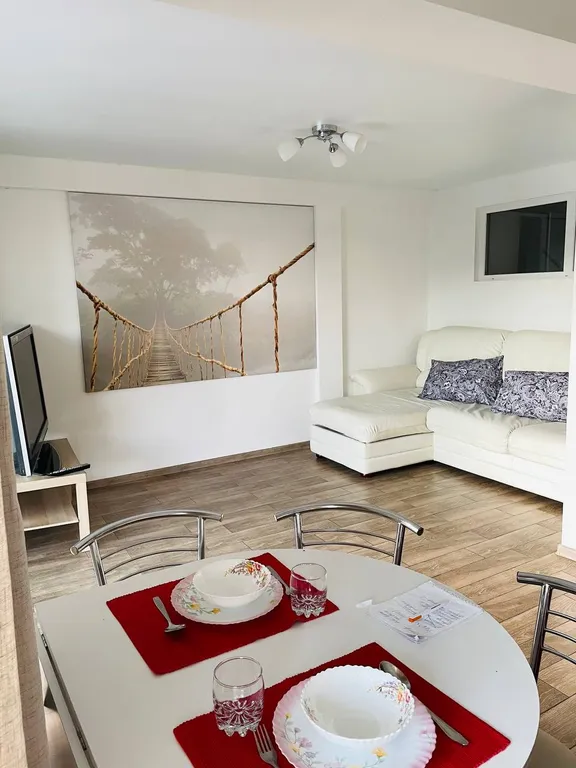 2-комнатный апартамент с террасой у моря