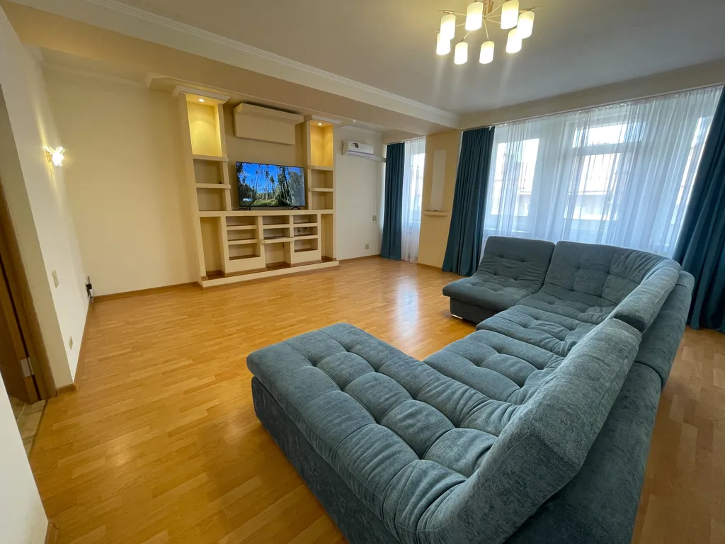 Апартаменты для большой семьи в курзоне, с балконом и видом на машук