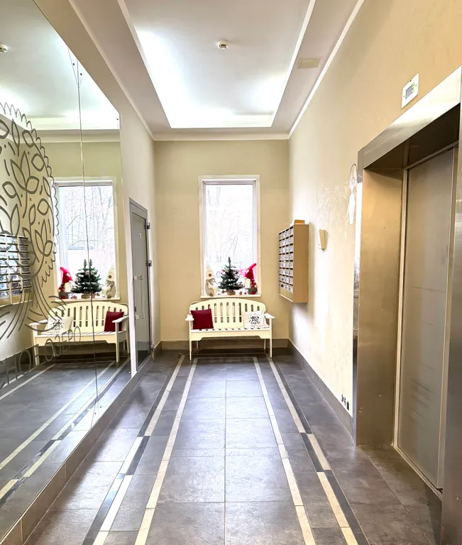 Курортная квартира с питерской атмосферой-лес, озеро, Москва.